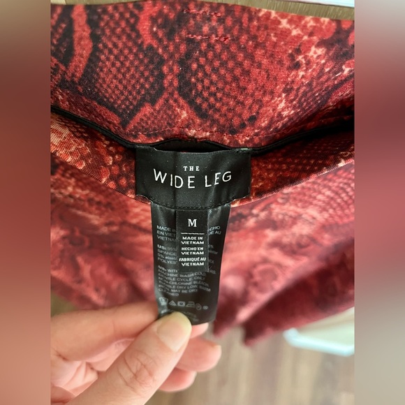 🌺 WHBM Python Print Wide Leg Pull On Pants - Picture 5 of 6